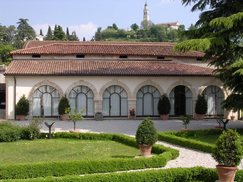 (Villa Canestrari- punto vendita di Colognola)